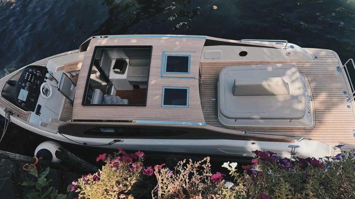 A limousine-style lake boat with a multilingual skipper approaching Varenna on a Bellagio and Varenna cruise from Como, Italy